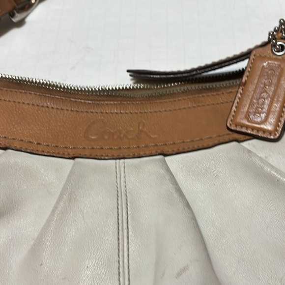 Coach "Hobo Style" Vintage Handbag with embossed "Coach" signature - Picture 5 of 7
